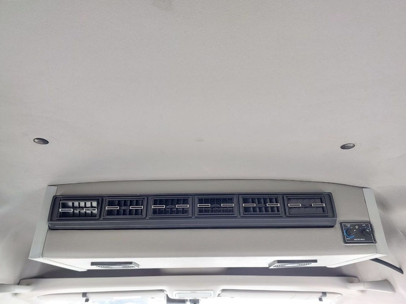 Toyota Hiace TOYOTA HIACE COMMUTER VAN RIGHT HAND DRIVE(PM02363)