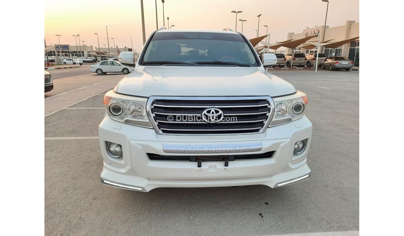 تويوتا لاند كروزر تويوتا لاندكروزر 2013 V8 في اكس ار فل اوبشن بحالة ممتازة للبيع