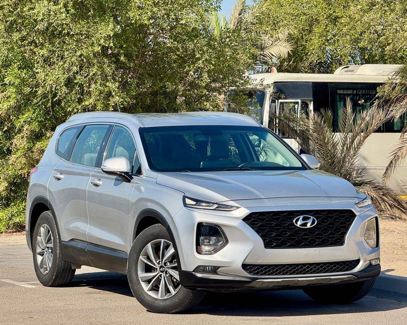 Hyundai Santa Fe GL 2.4L 860-Monthly l GCC l Cruise, Camera, 7 Seater l Accident Free