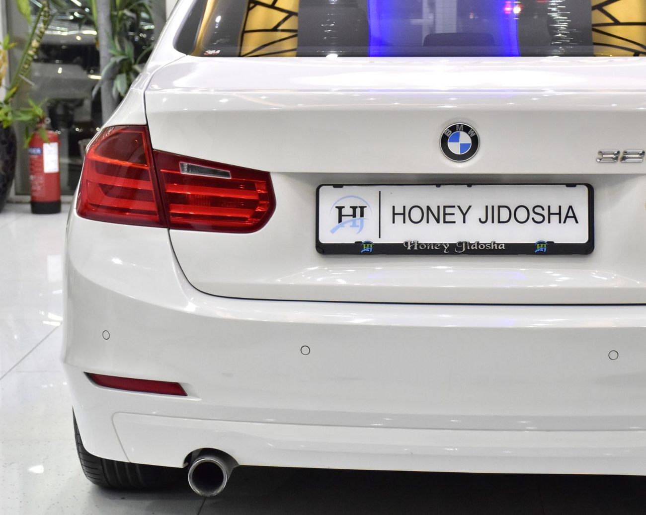 بي أم دبليو 320 EXCELLENT DEAL for our BMW 320i ( 2014 Model ) in White Color GCC Specs