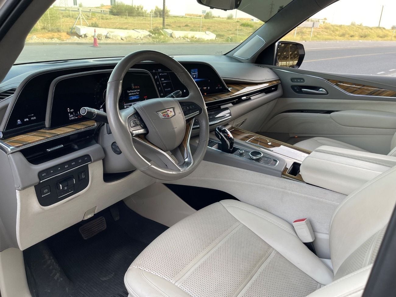 Cadillac Escalade Premium Luxury Platinum 6.2L 4WD MASSAGING SEATS / PREMIUM SOUND SYSTEM / HEAD UP DISPLAY / 360 CAME