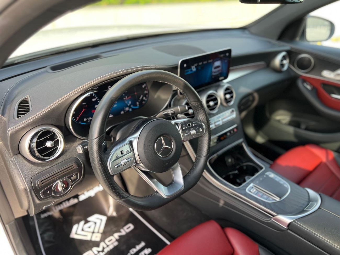 مرسيدس بنز GLC 300 Premium + 2.0L