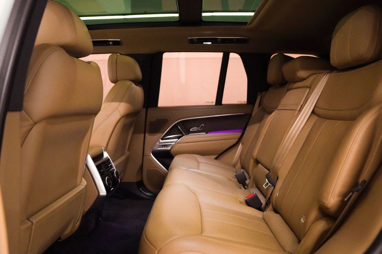 Land Rover Range Rover HSE P530 4.4L 2023 Range Rover Vogue, 2027 Range Rover Warranty, Excellent Condition, GCC