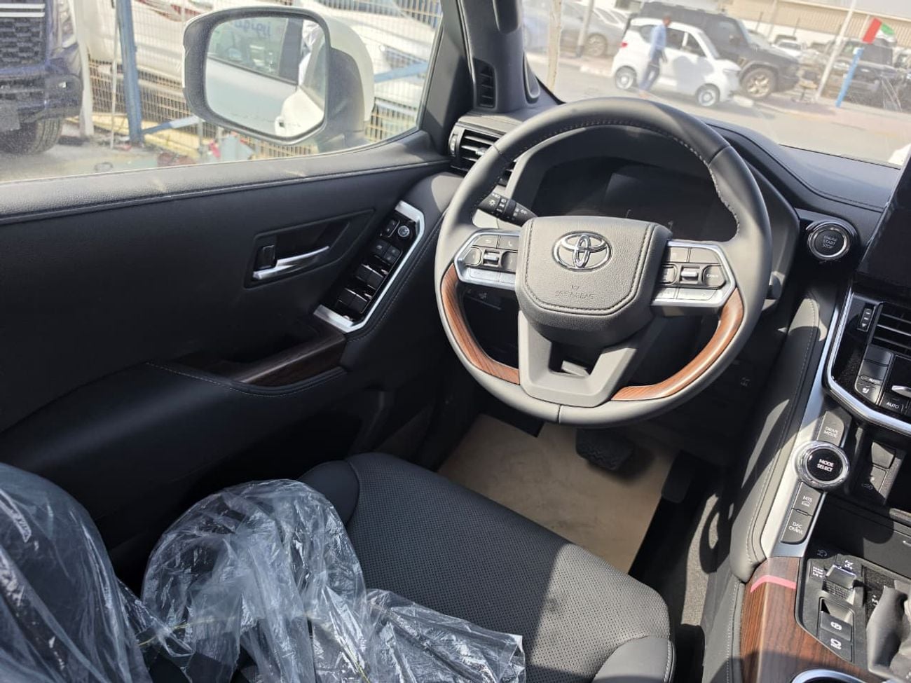 تويوتا لاند كروزر Toyota Land Cruiser LC300 GXR 3.5 Twin Turbo 2026 – فل أوبشن | 3.5 لتر توين تيربو | أبيض خارجي | داخ