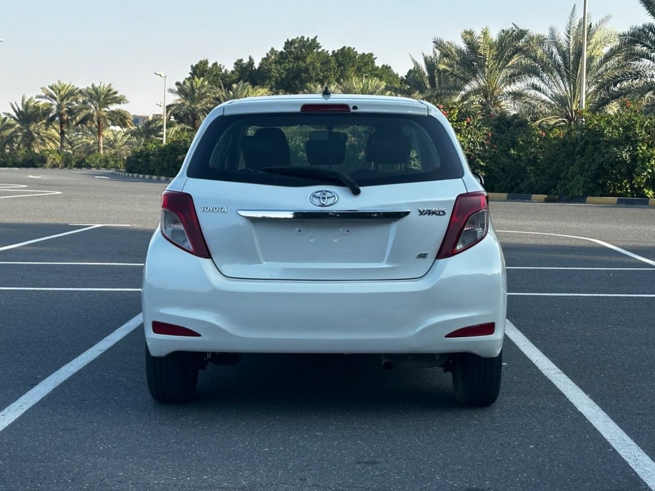 تويوتا يارس موديل 2014 خليجي حاله ممتازه جداا من الداخل والخارج