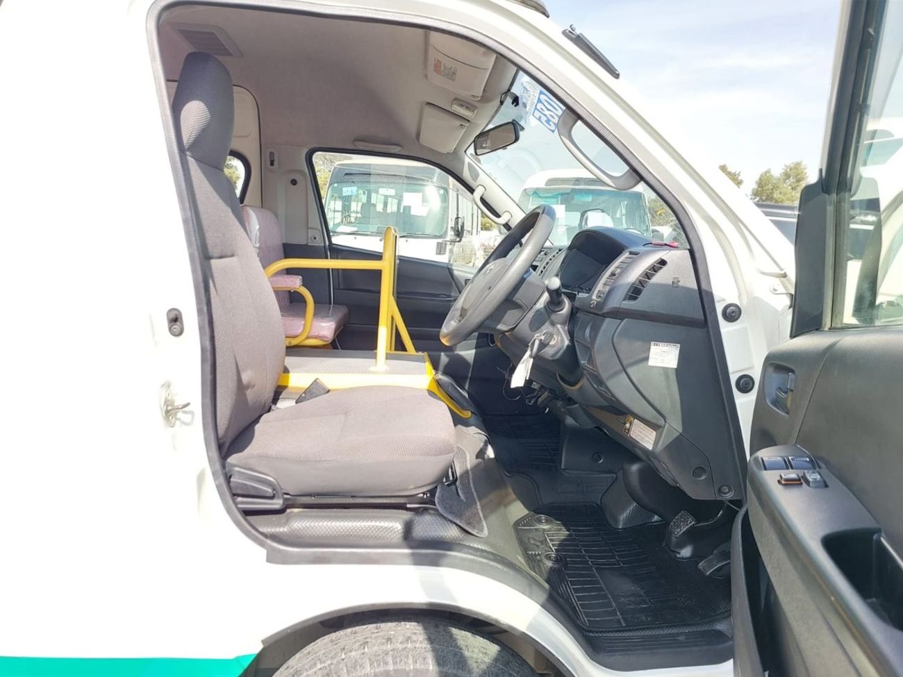 تويوتا هاياس TOYOTA HIACE VAN RHD 2015 MODEL 2.7L PETROL AUTOMATIC(PM55169)