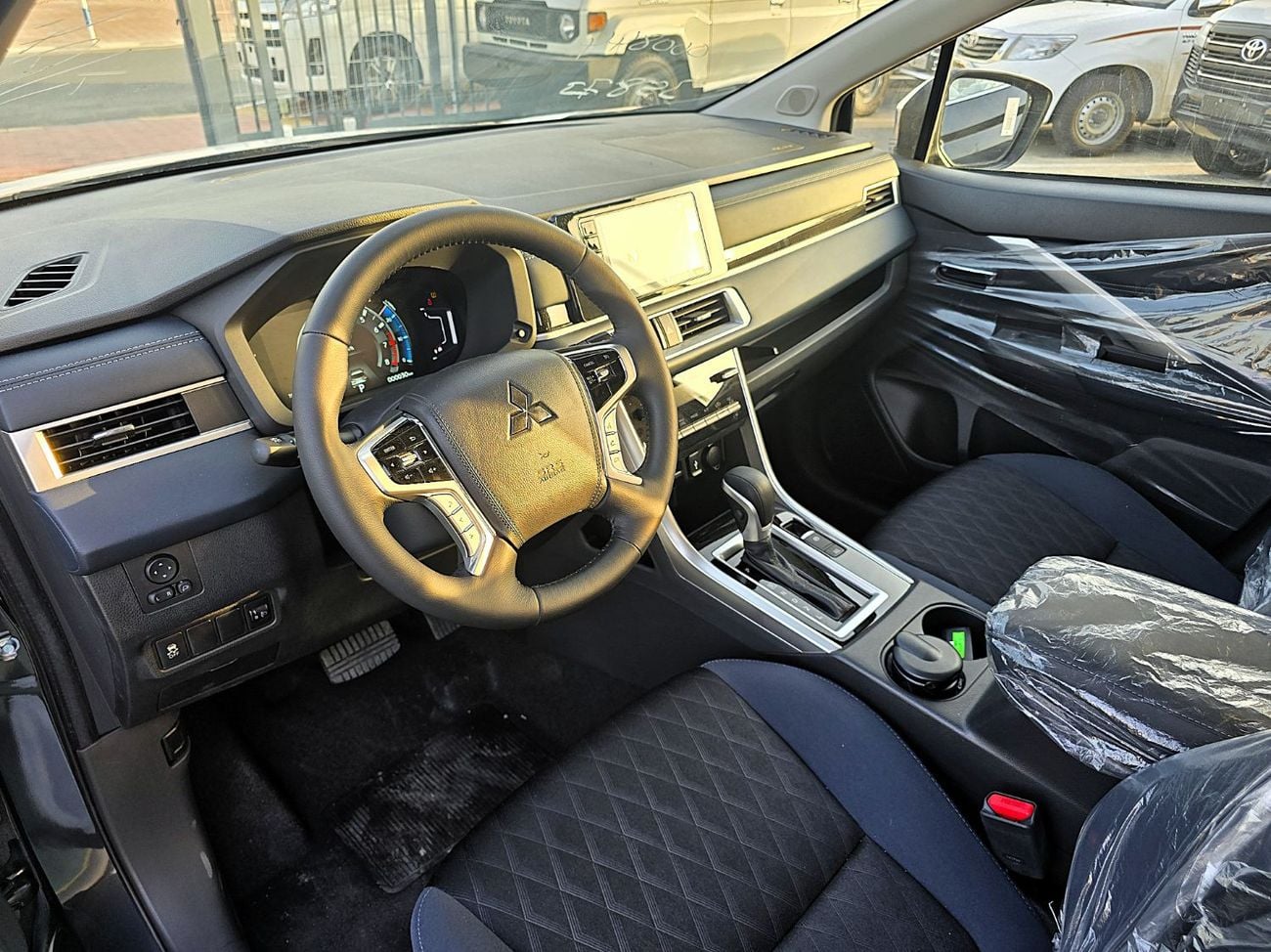 Mitsubishi Xpander Cross Mitsubishi Xpander Cross P1 line 1.5L SUV FWD Gcc Dark Grey 2025 Model