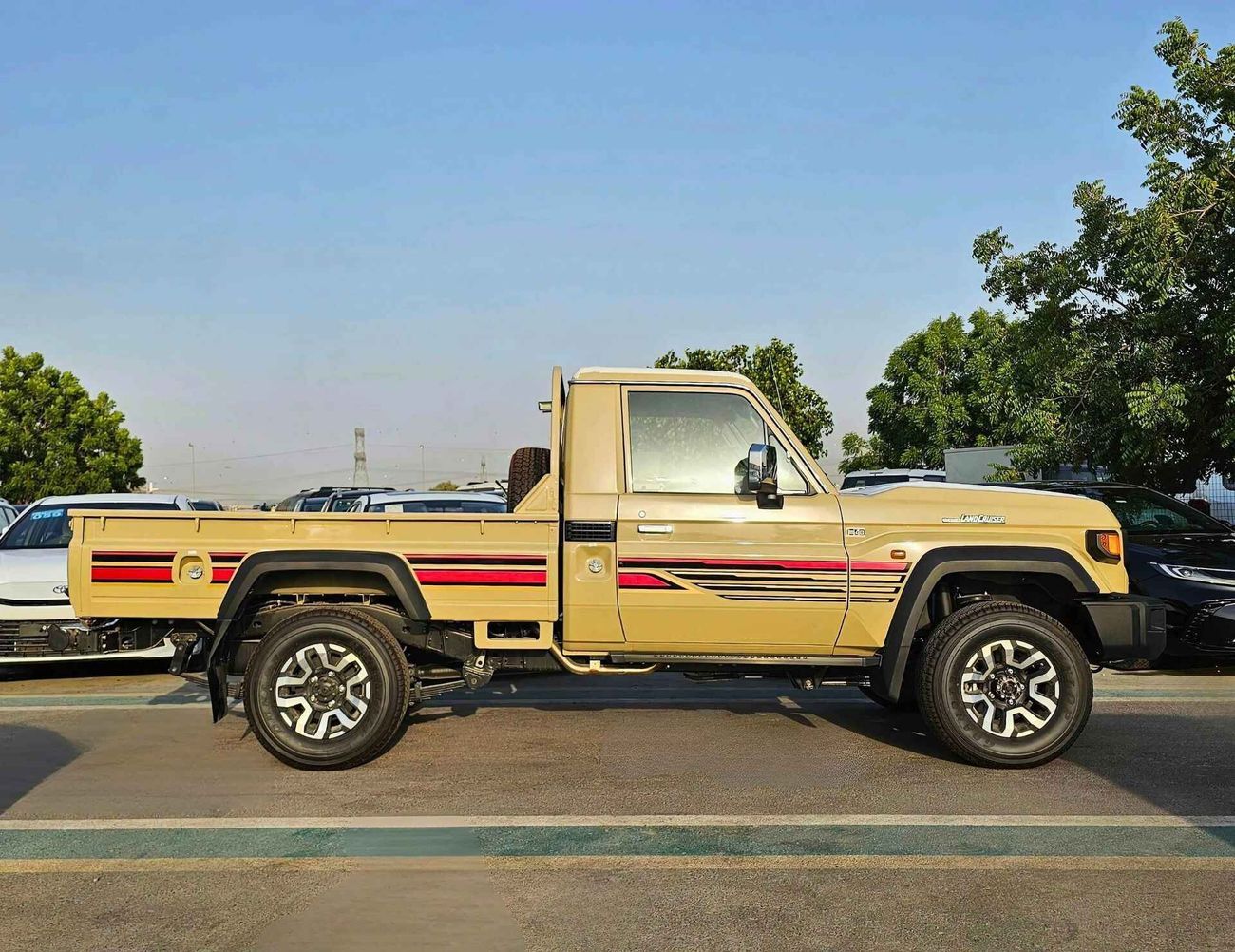 تويوتا لاند كروزر بيك آب LC79 LX / SINGLE CABIN / A/T / 4.0L V6 PETROL / 4WD (CODE # LX-Z)