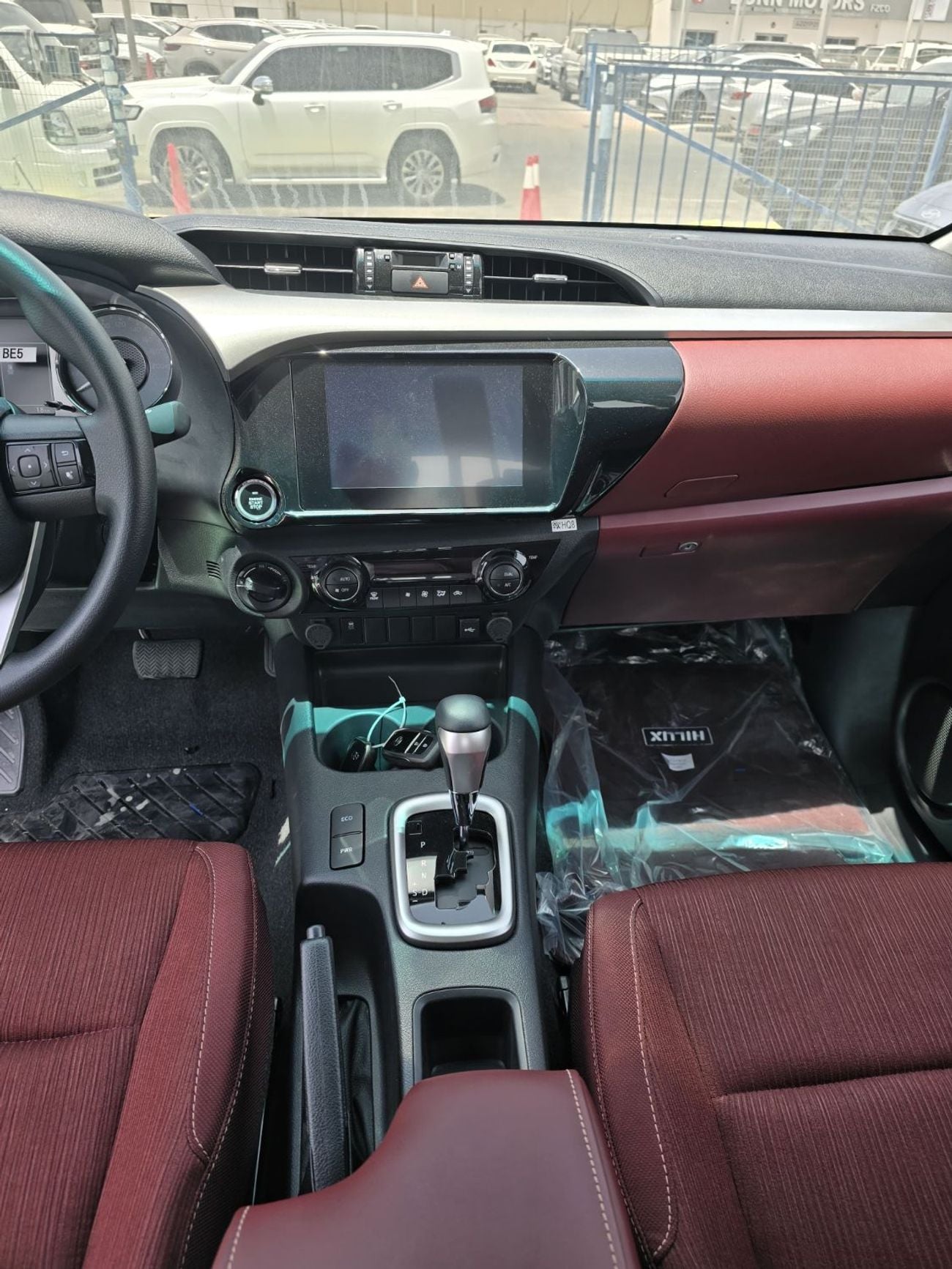 Toyota Hilux TOYOTA HILUX 2.7L 4 CYLINDER 2026 MODEL OMANI