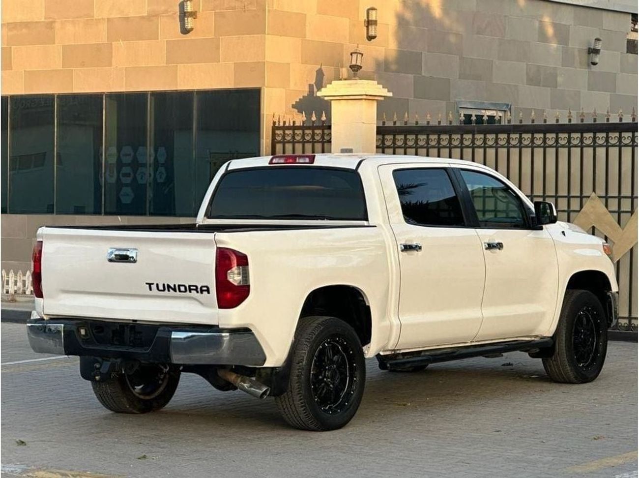 Toyota Tundra Crewmax 1974 Edition 5.7L