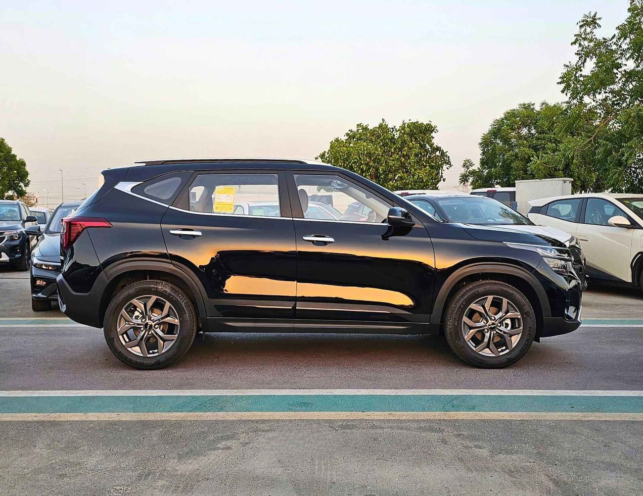 Kia Seltos 1.5L V4 PETROL / PUSH START / PANORAMIC ROOF / LEATHER SEATS (CODE # 69089)