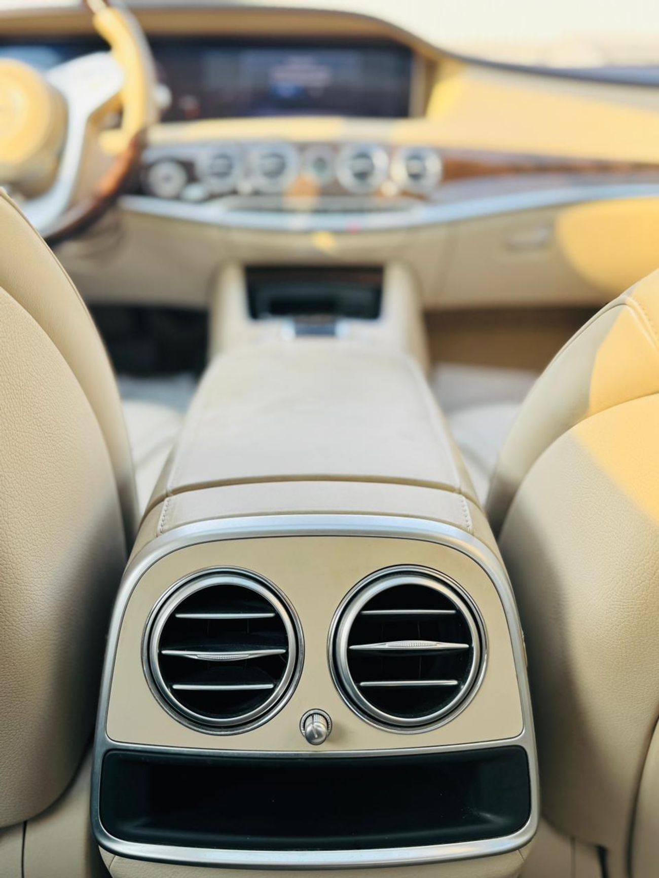 مرسيدس بنز S 560 Std 4.0L (463 HP)