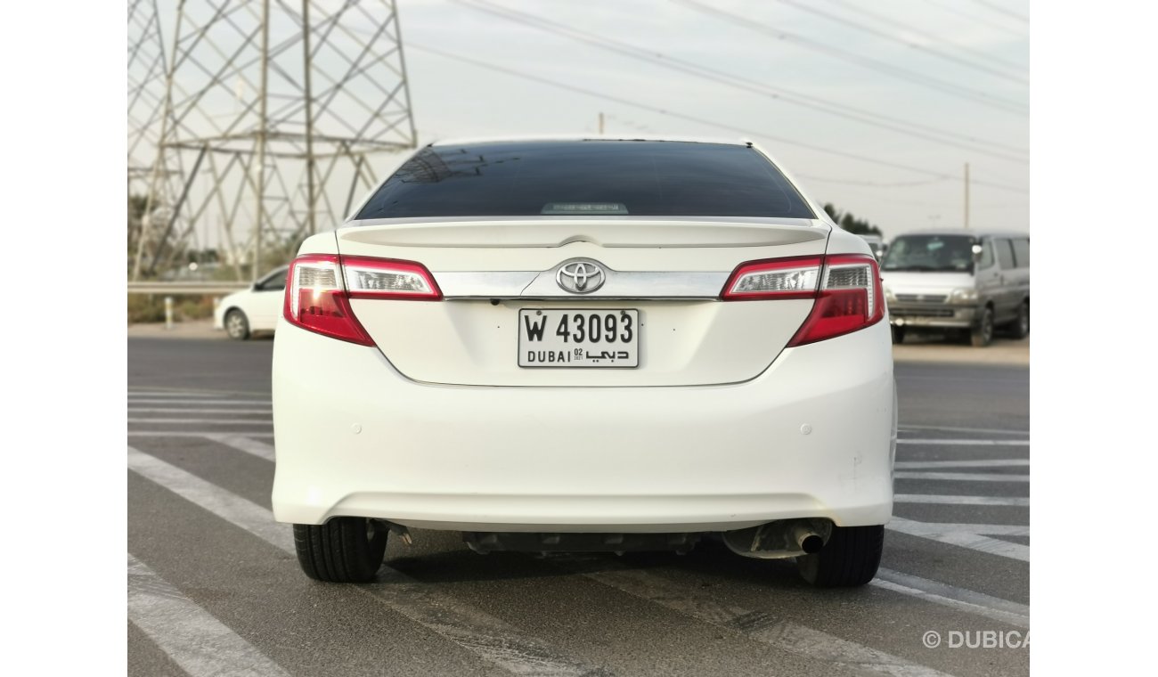 Toyota Camry 2.5L, Leather Seats, DVD + Rear DVD, Alloy Rims 16'', Rear AC, Wooden Interior (LOT # TCW2014)