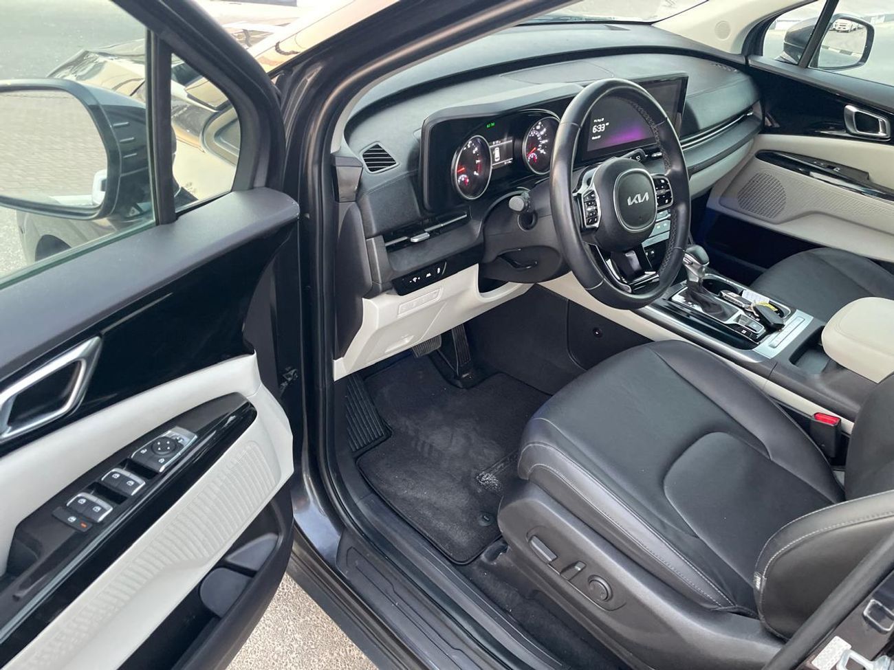 Kia Carnival 2022 EX 3.5L V6 - Full Option - 8 Seater - Front & Rear Radar Sensor - Trunk / Door Ful
