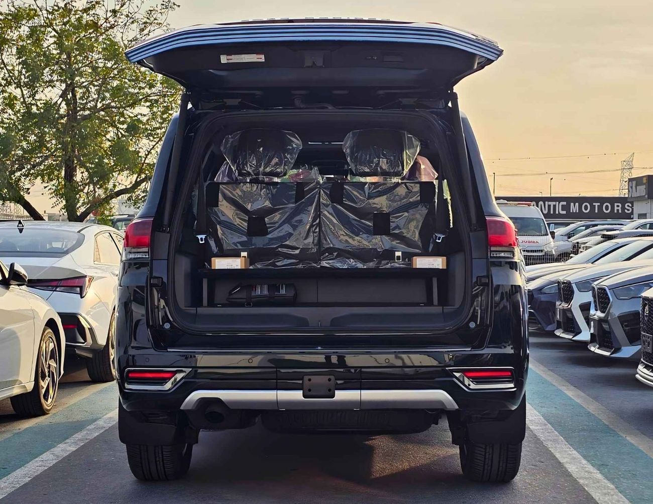 تويوتا لاند كروزر VX HYBRID / 3.5L V6 PETROL / RADAR / BIG DVD / JBL SPKRS / COOL BOX / LETAHER WITH MEMORY SEATS (COD