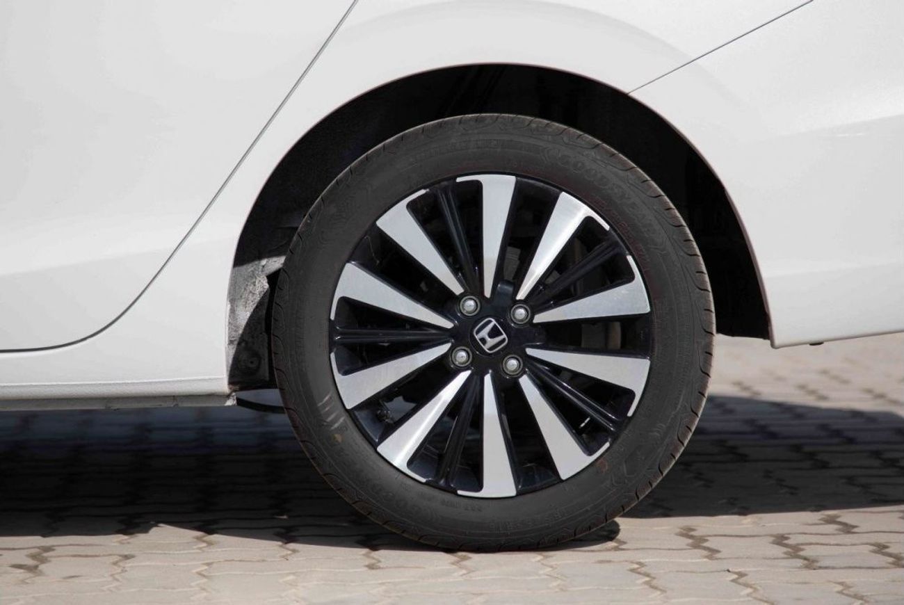 Honda City 2024 Honda City 1.5 LXS AT - Platinum White Inside Ivory