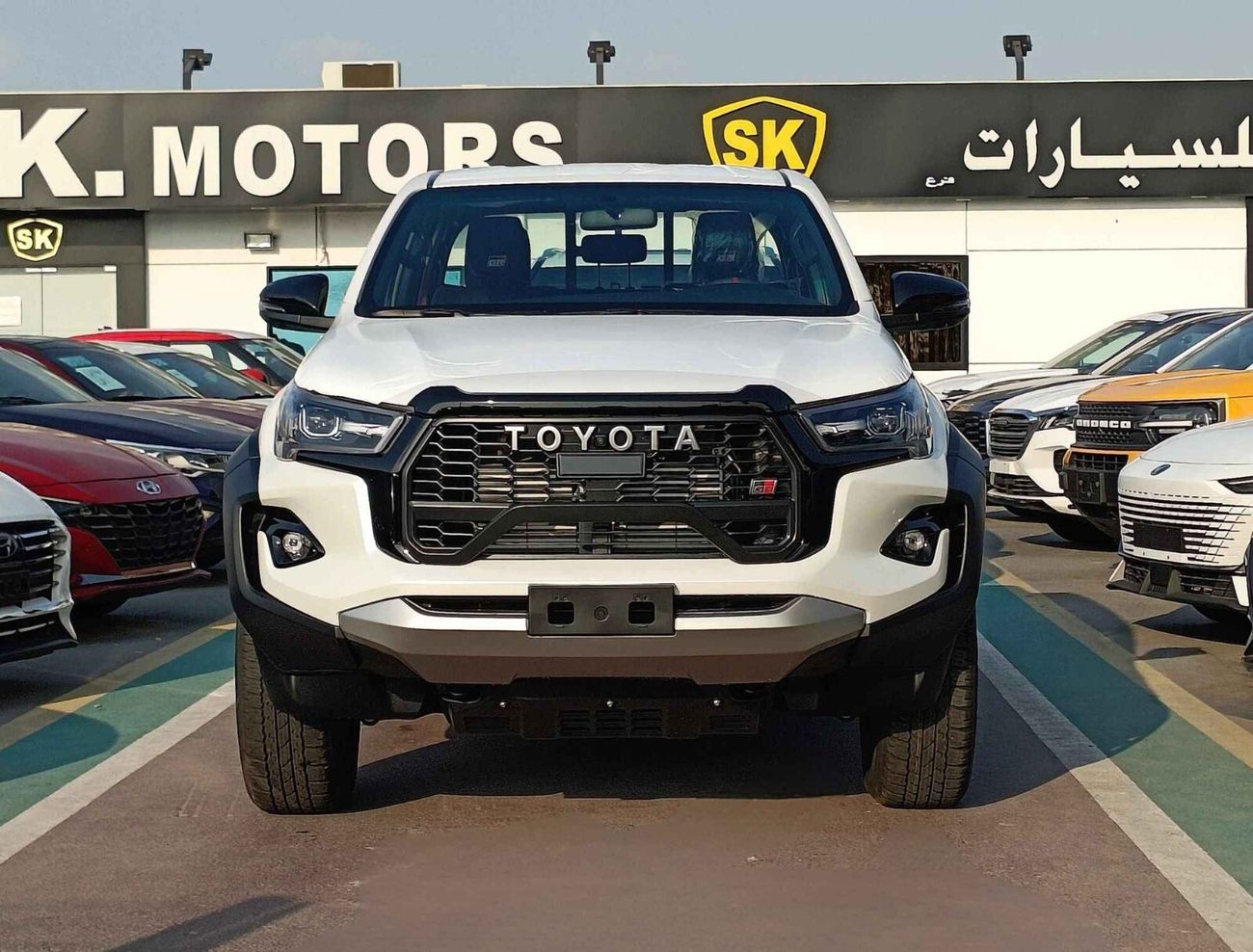 Toyota Hilux GR Sport / 2.8L DIESEL / A/T / Roll Bar / Back Side Step  (CODE #  HDGR28AF)