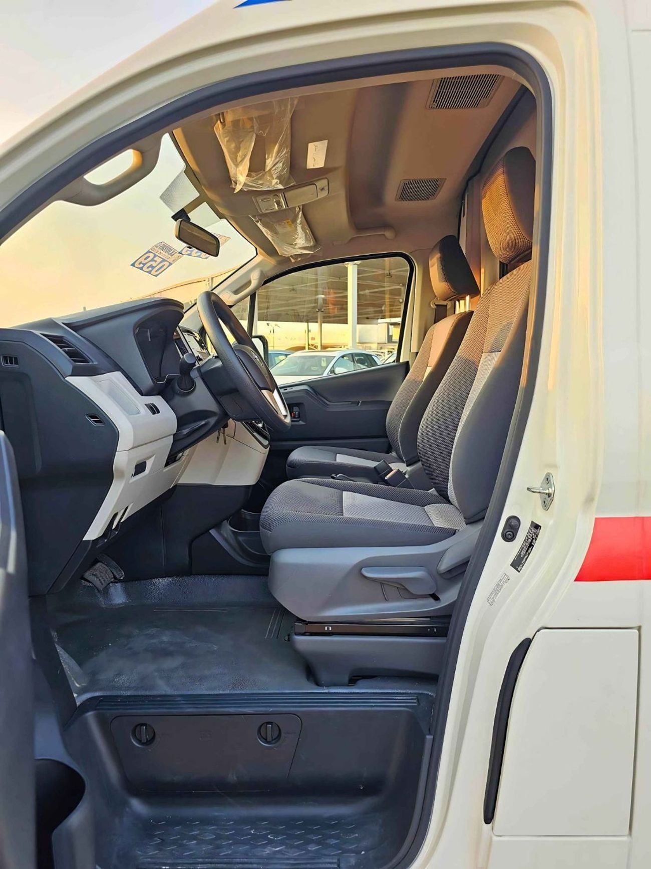 تويوتا هاياس 3.5L DX HIGHROOF / V6 PETROL, A/T, EMERGENCY MEDICAL AMBULANCE / CODE#AMBULANCE
