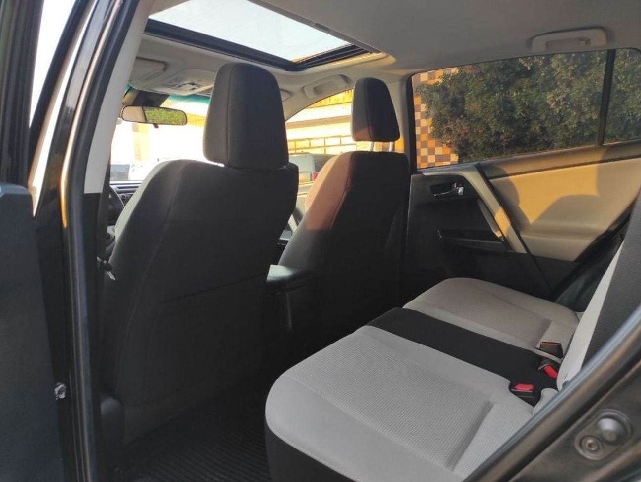 Toyota RAV4 Adventure 2.5L AWD Toyota RAV4 2018 V4 2.5 4WD full options no1