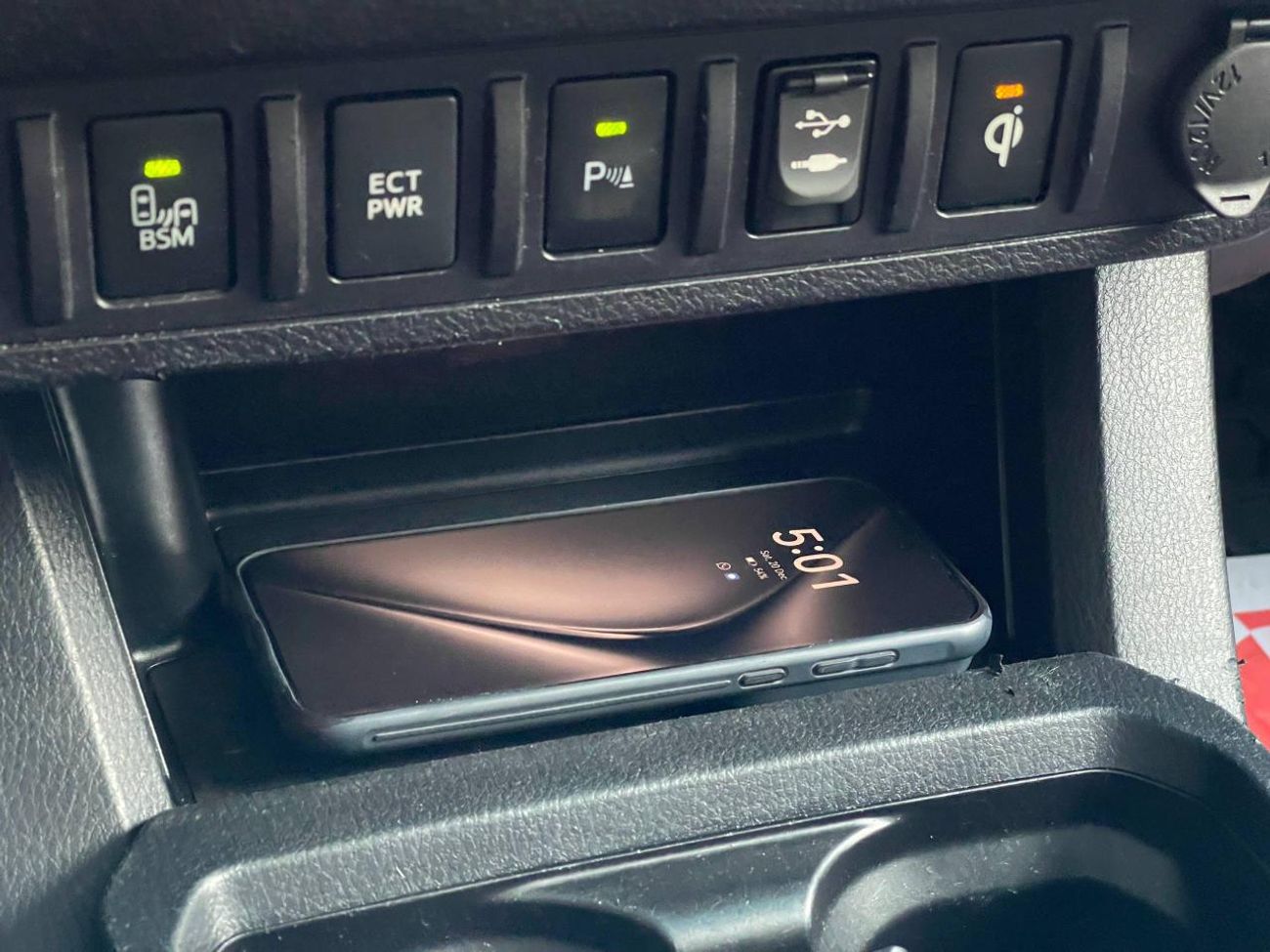 تويوتا تاكوما طقم TRD / محرك V6 سعة 3.5 لتر / دفع رباعي / فتحة سقف / شاشة كبيرة / نظام مراقبة النقاط العمياء / بحا