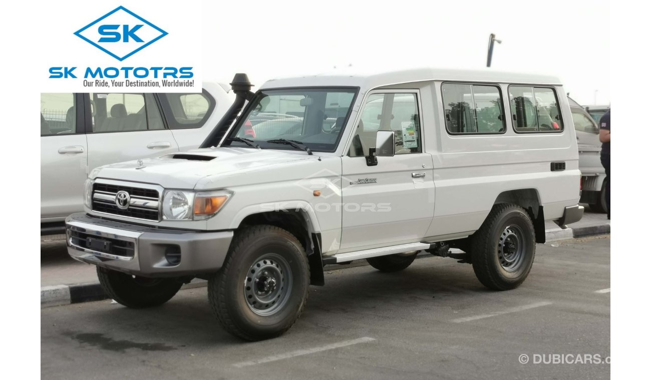 Toyota Land Cruiser 4.5L, Diesel, Xenon Headlights, Manual Front A/C, Manual Windows, Fabric Seats (CODE # LX7802)