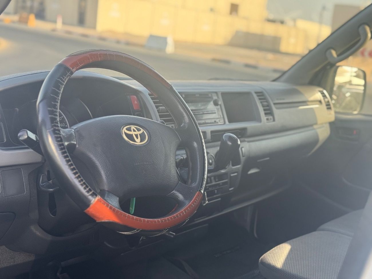 Toyota Hiace GLS - High Roof 2.7L Double Airbags