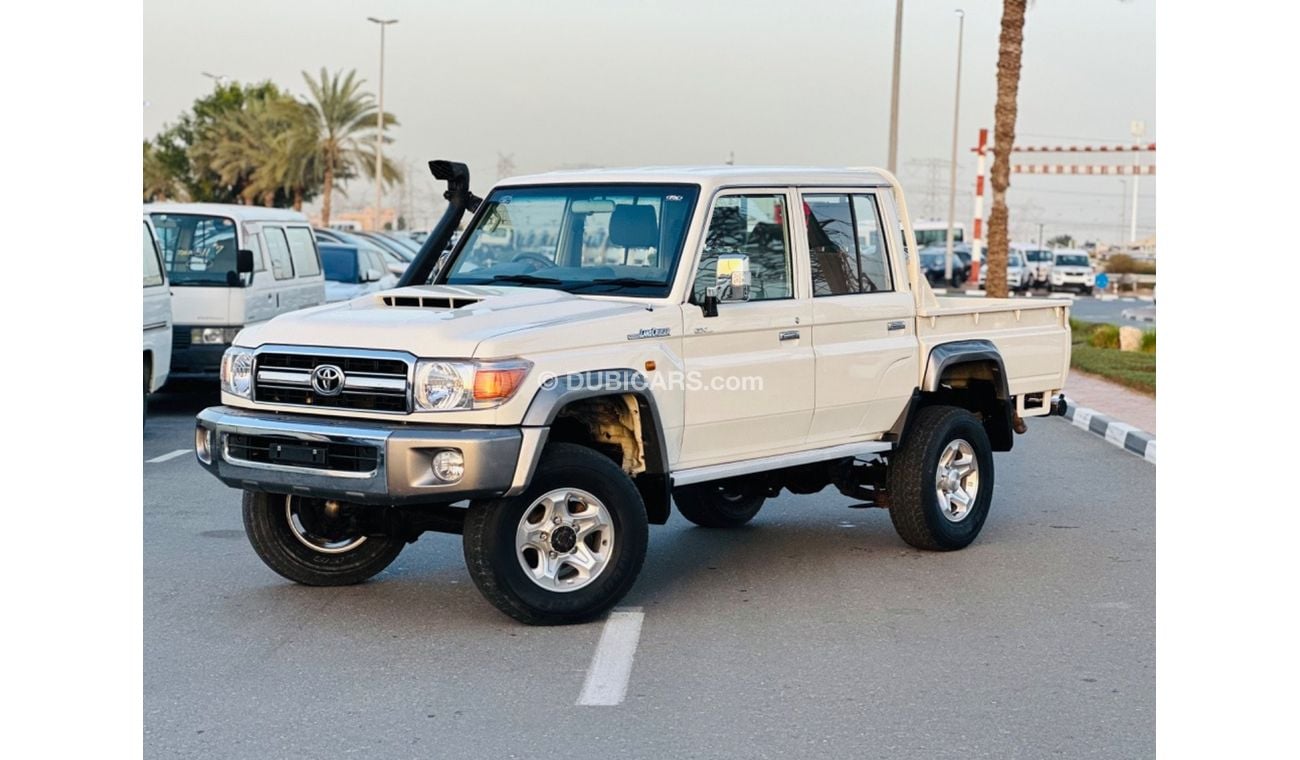 تويوتا لاند كروزر بيك آب
