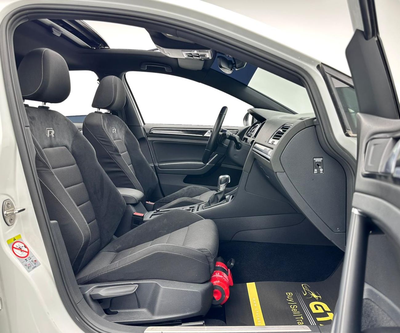 Volkswagen Golf R Base 2.0T 2019 Volkswagen Golf R, 1 Year Unlimited KM Warranty, Volkswagen Full Service History, GCC