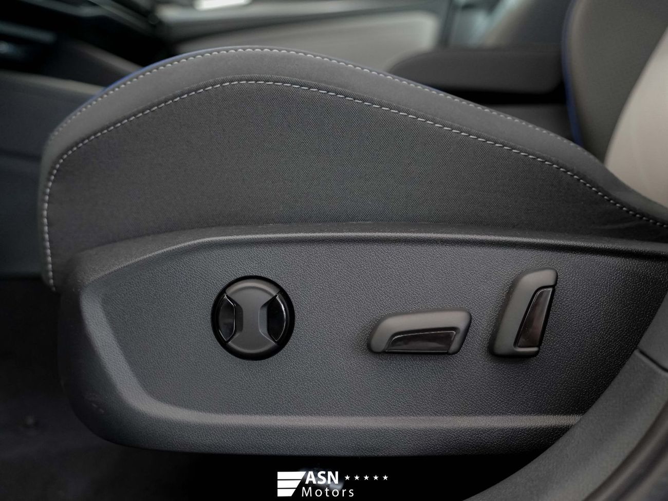 فولكس واجن جولف R-Line Black Package 1.5 Turbo 2025 (Harman Kardon + HUD)