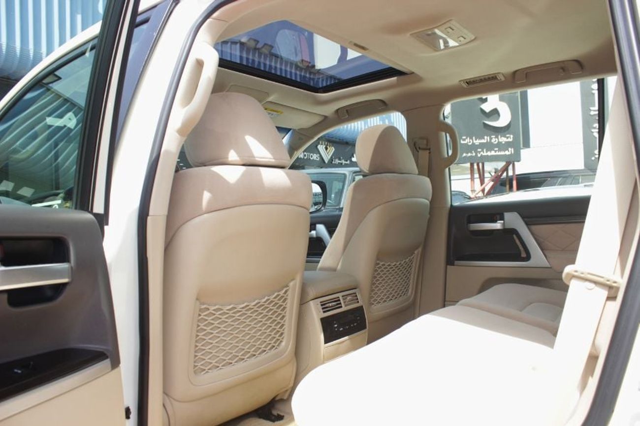 Toyota Land Cruiser VXR 5.7L 4WD,GCC