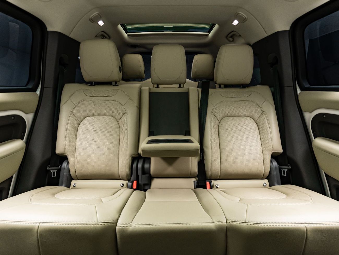 لاند روفر ديفندر 130 SE P400 X Dynamic (7 Seater)