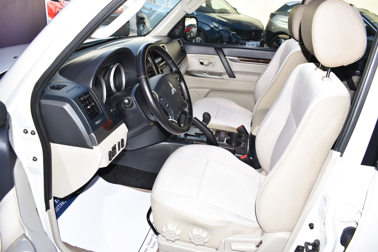 ميتسوبيشي باجيرو AED 959 PM | 3.5L GLS GCC DEALER WARRANTY