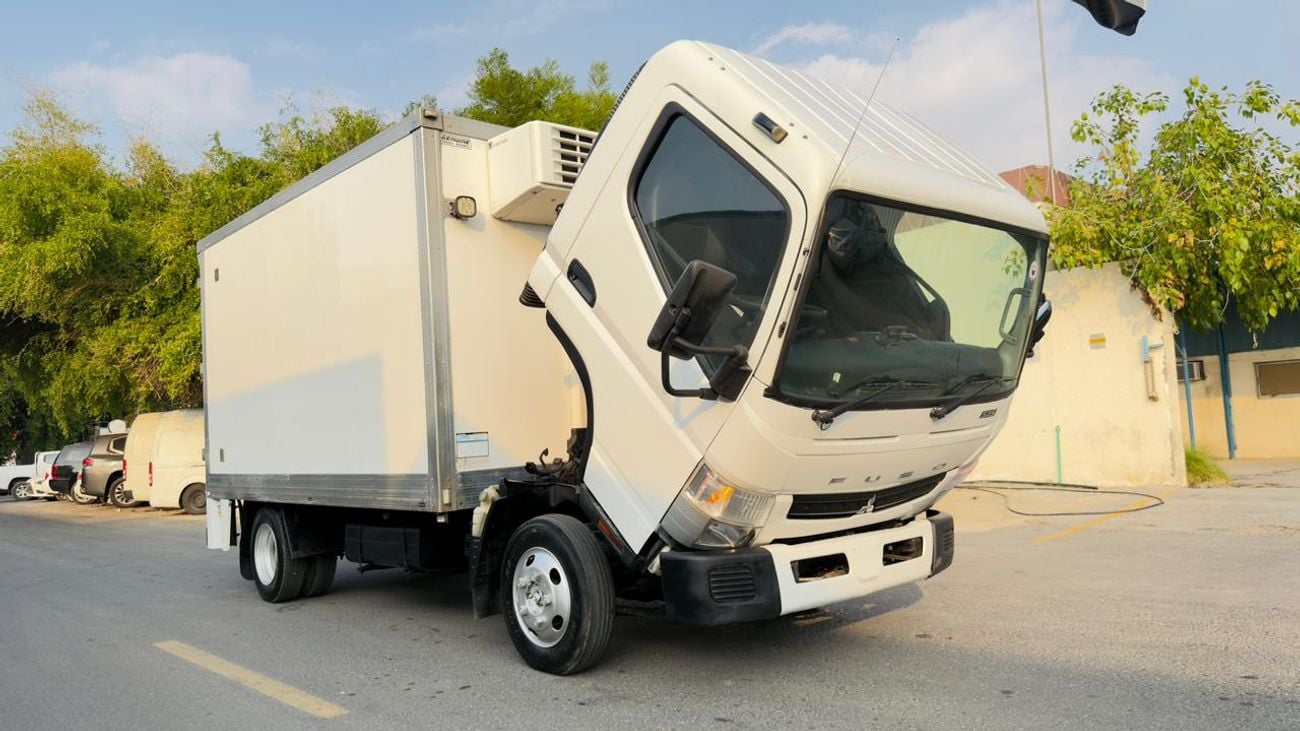 ميتسوبيشي كانتر فان -