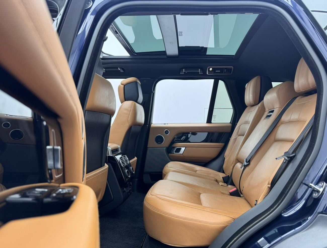 Land Rover Range Rover 2020 Range Rover Vogue SE Supercharged P525, 11/2027 Range Rover Warranty, Excellent Condition, GCC