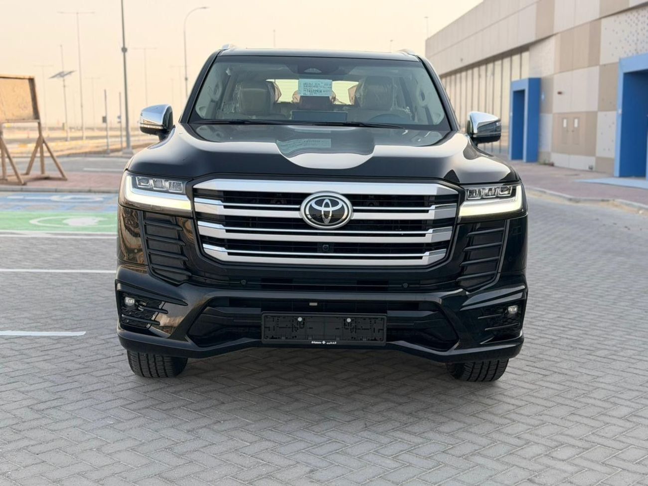 تويوتا لاند كروزر VXR