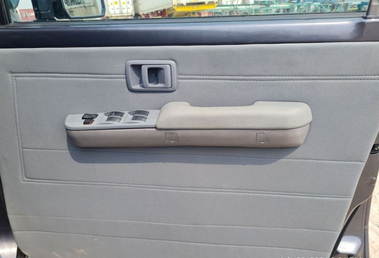 Toyota Land Cruiser 70 5 Door