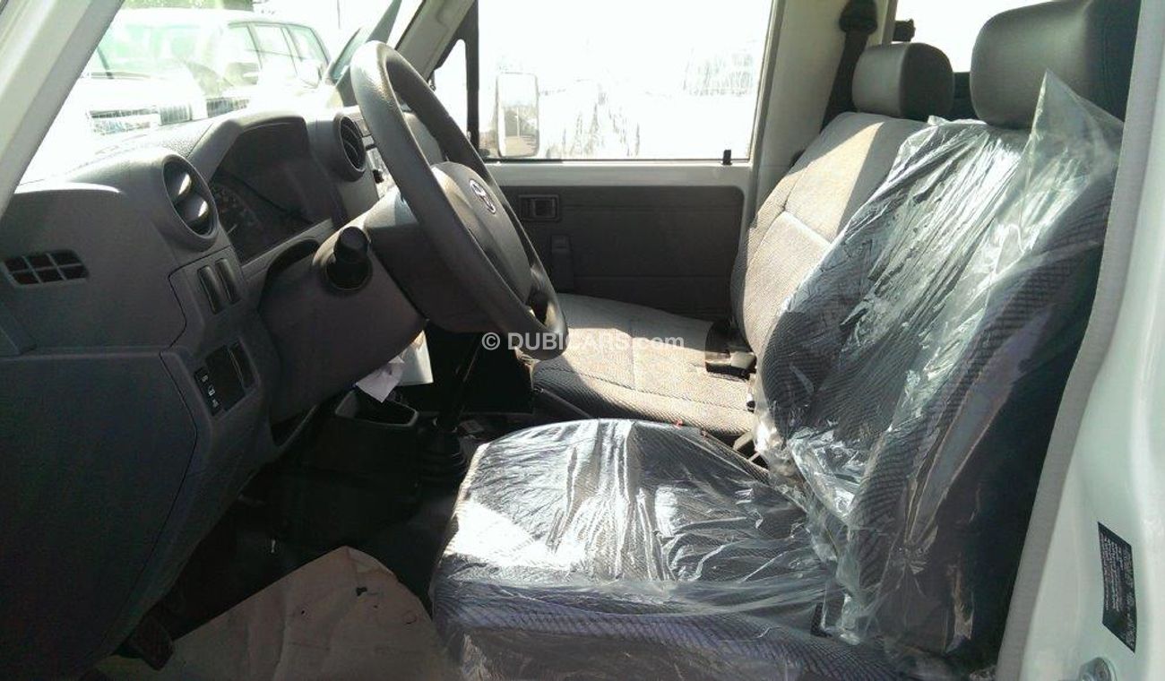 Toyota Land Cruiser 4.2L DSL, Hard Top 78 LX 13, Diesel, 13 Seats