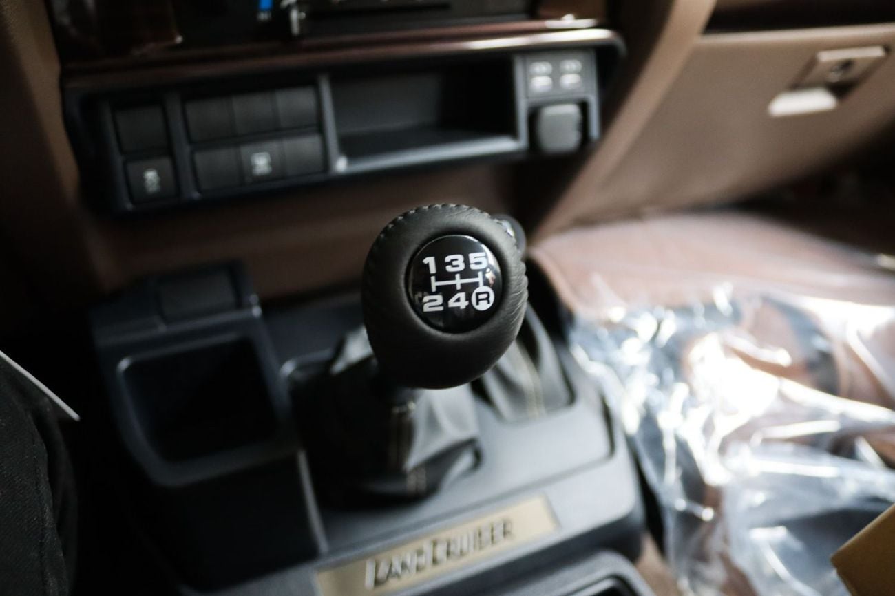 Toyota Land Cruiser 70 2.8 DIESEL MANUAL TRANSMISSION DIFF LOCK **التصدير فقط خارج الخليج*****EXPORT ONLY**