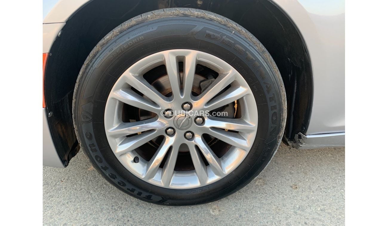 كرايسلر 300C CHRYSLER 300 Model 2016 very celen car.     Price 33,000 km 178,864  phone no 00971555363332   كرايس