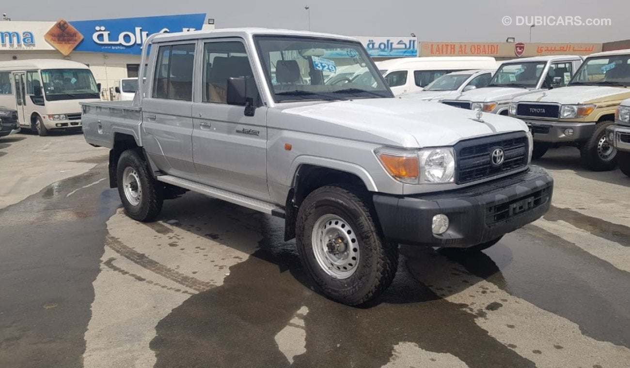 تويوتا لاند كروزر بيك آب 4.0L V6  - Double Cab – M/T - 4WD - Power windows