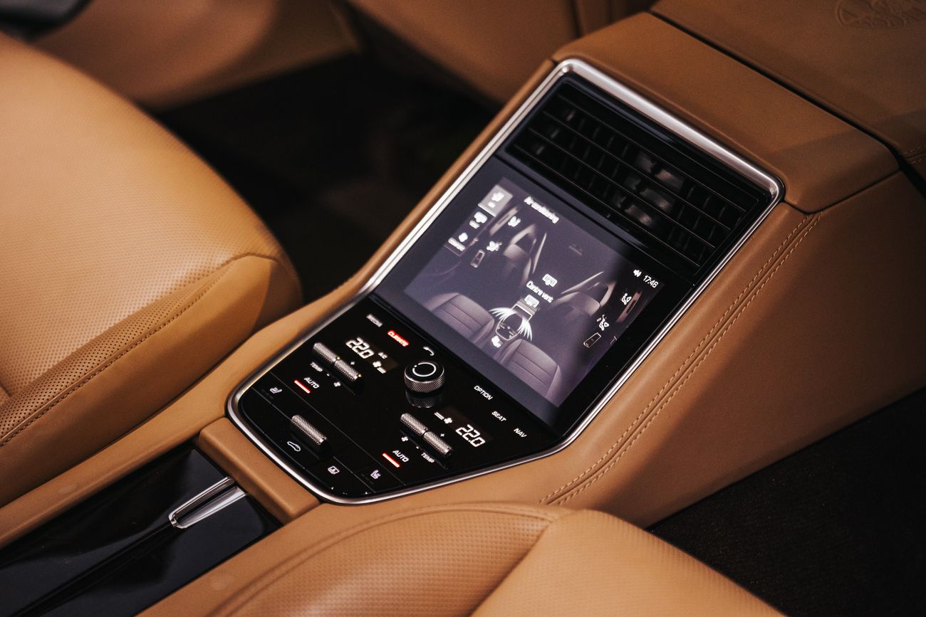 Porsche Panamera Turbo 4.0L AWD