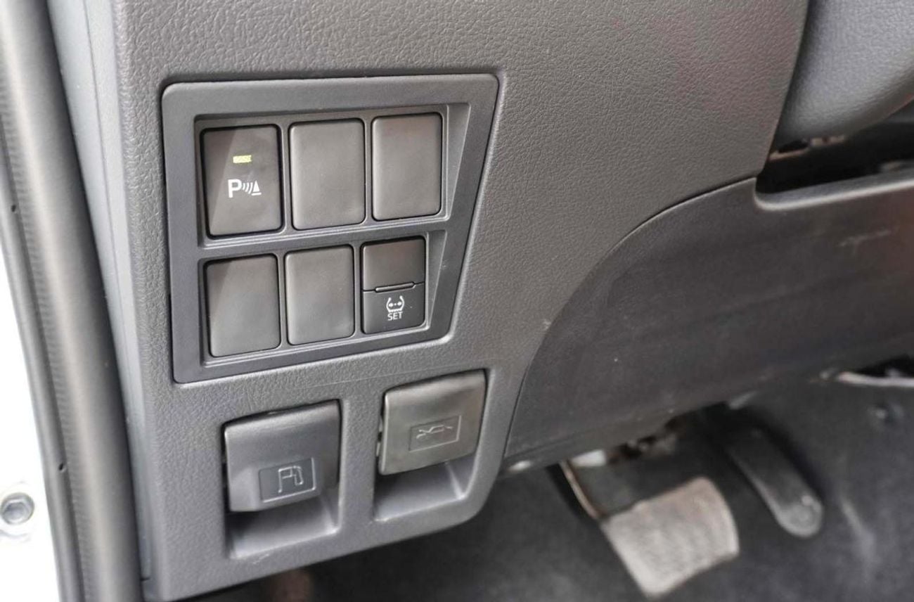 Toyota Fortuner GX2 4X4 2.7L TOYOTA FORTUNER GXR 4X4, 2.7L, A/T-2025