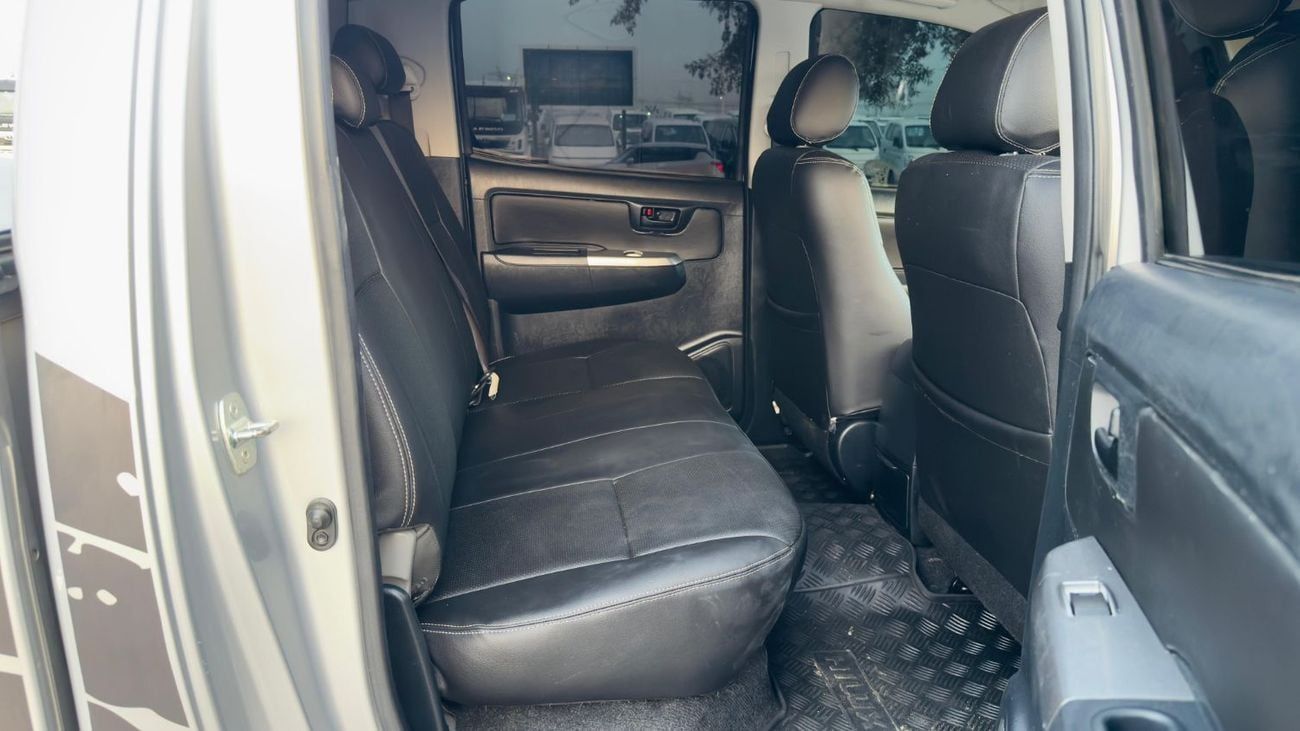 Toyota Hilux DOUBLE CABIN | 3.0L DIESEL | BULL BAR + ROLL BAR | RHD | AUTOMATIC  TRANSMISSION | 2015