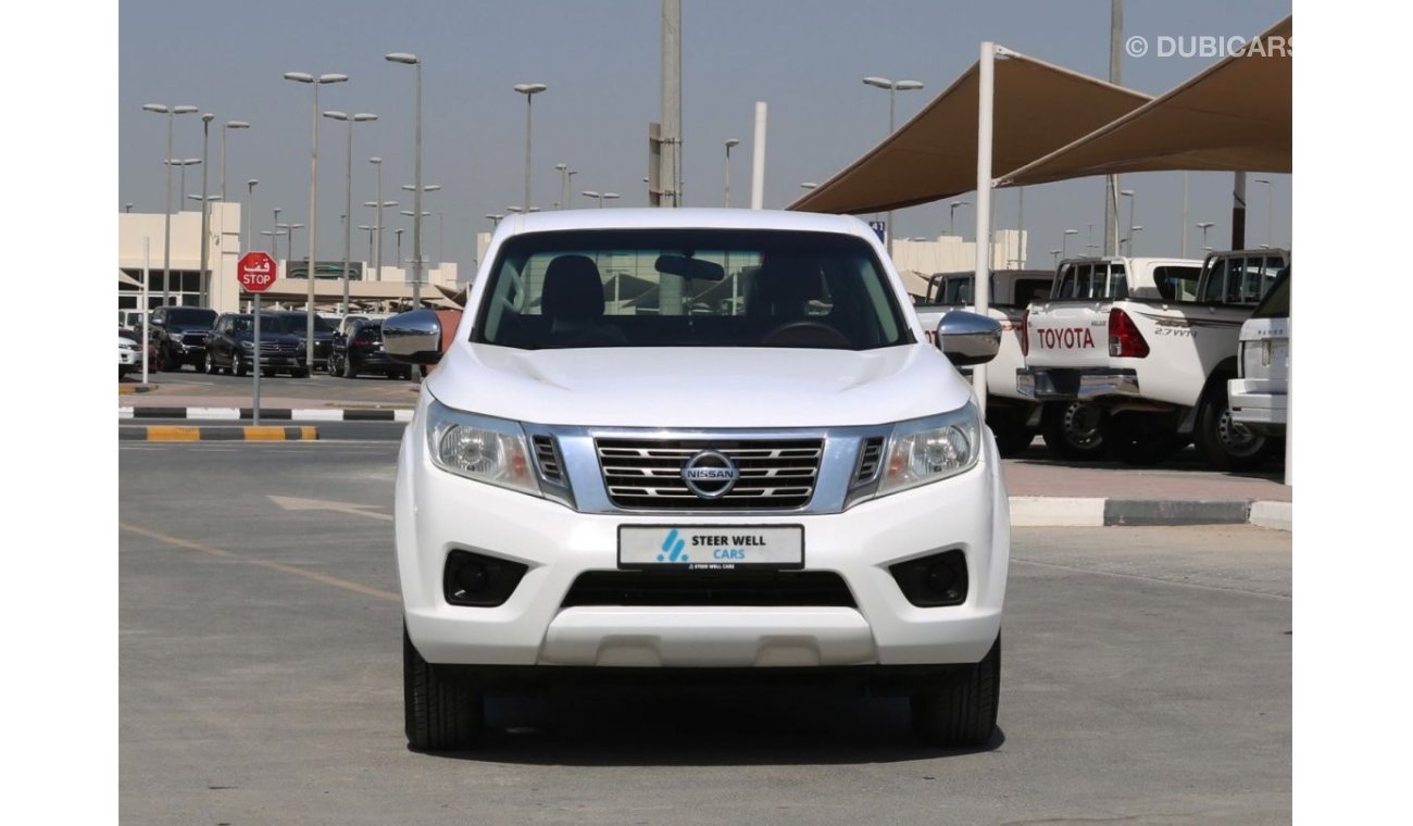 نيسان نافارا 2017 | 4X2 DOUBLE CABIN AUTOMATIC GEAR PICKUP WITH GCC SPECS AND EXCELLENT CONDITION