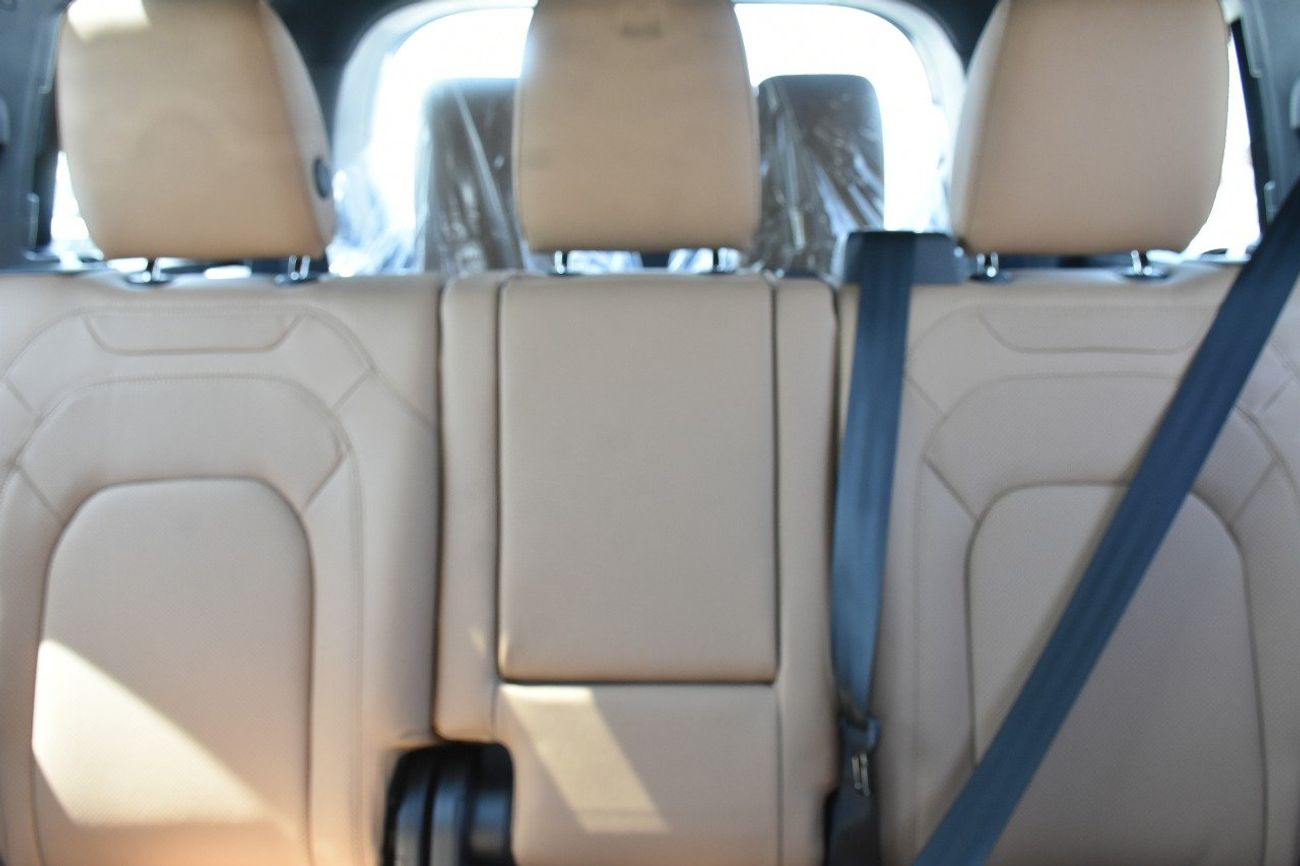 لاند روفر ديفندر P400 110 S 3.0L (7 Seater)