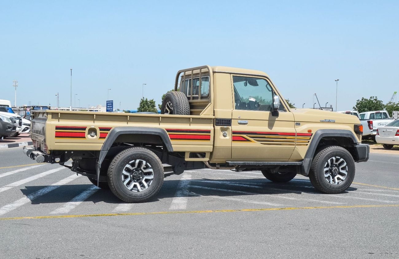 تويوتا لاند كروزر بيك آب TOYOTA LAND CURISER 79 4.0L 4WD PETROL SC PICKUP 2025