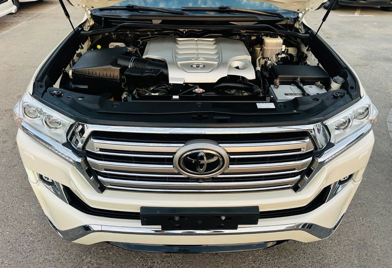 تويوتا لاند كروزر VXR