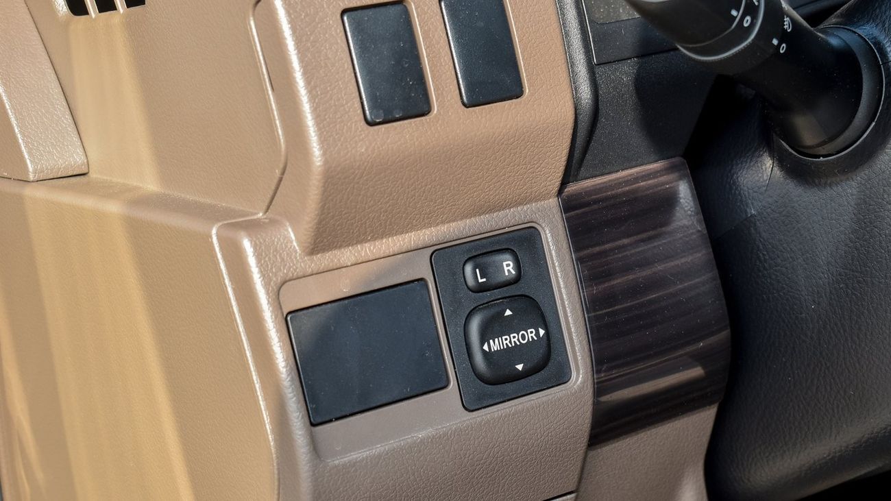 تويوتا لاند كروزر بيك آب 4.0L V6 Petrol Single Cabin