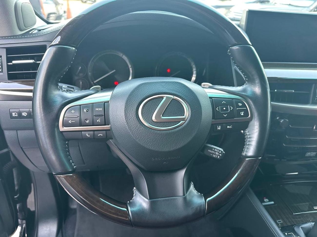 لكزس LX 570