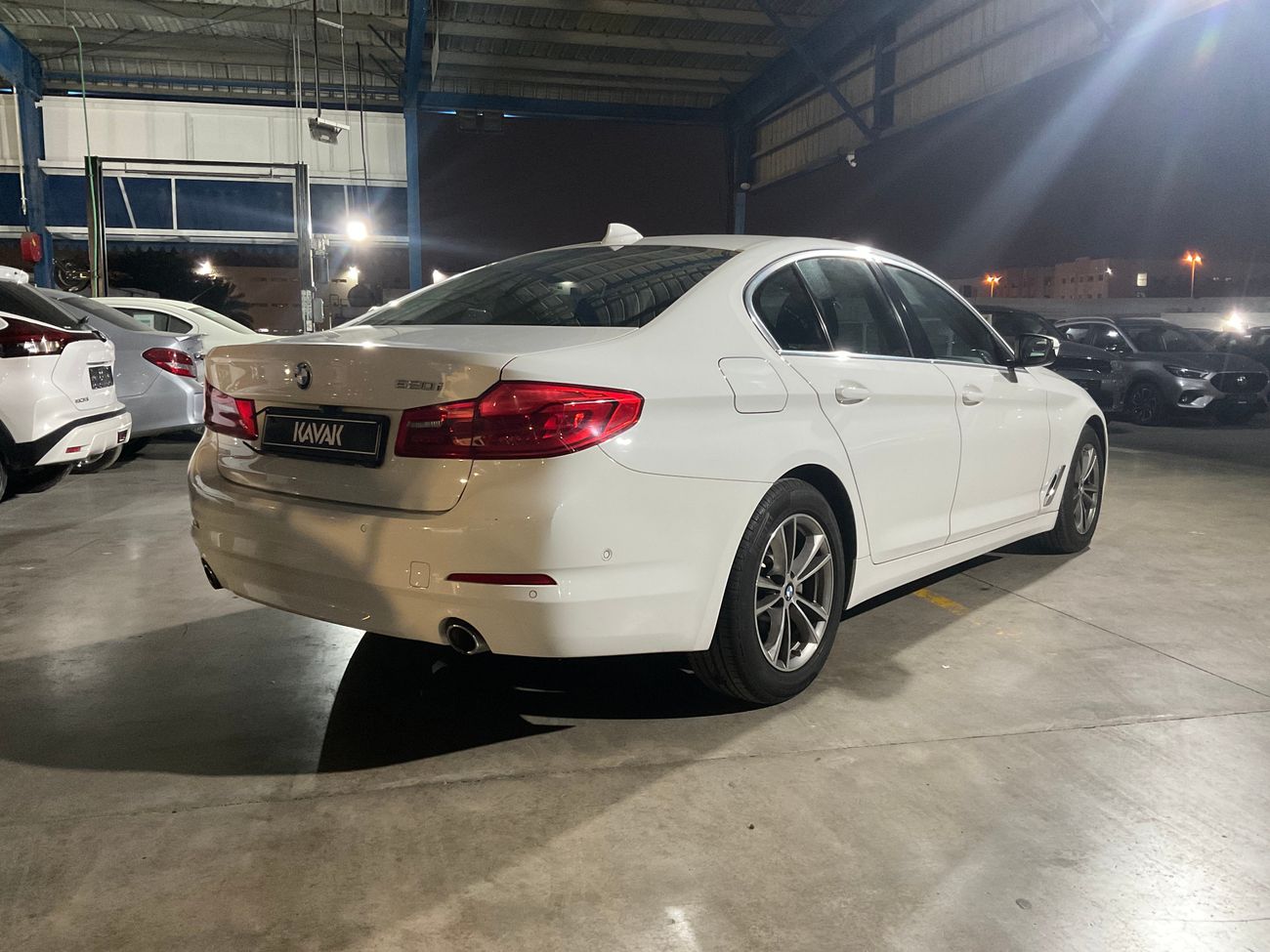 بي أم دبليو 520i Standard | شامل الضمان | 0 ﺪﻔﻋﺓ ﺃﻮﻟﻯ